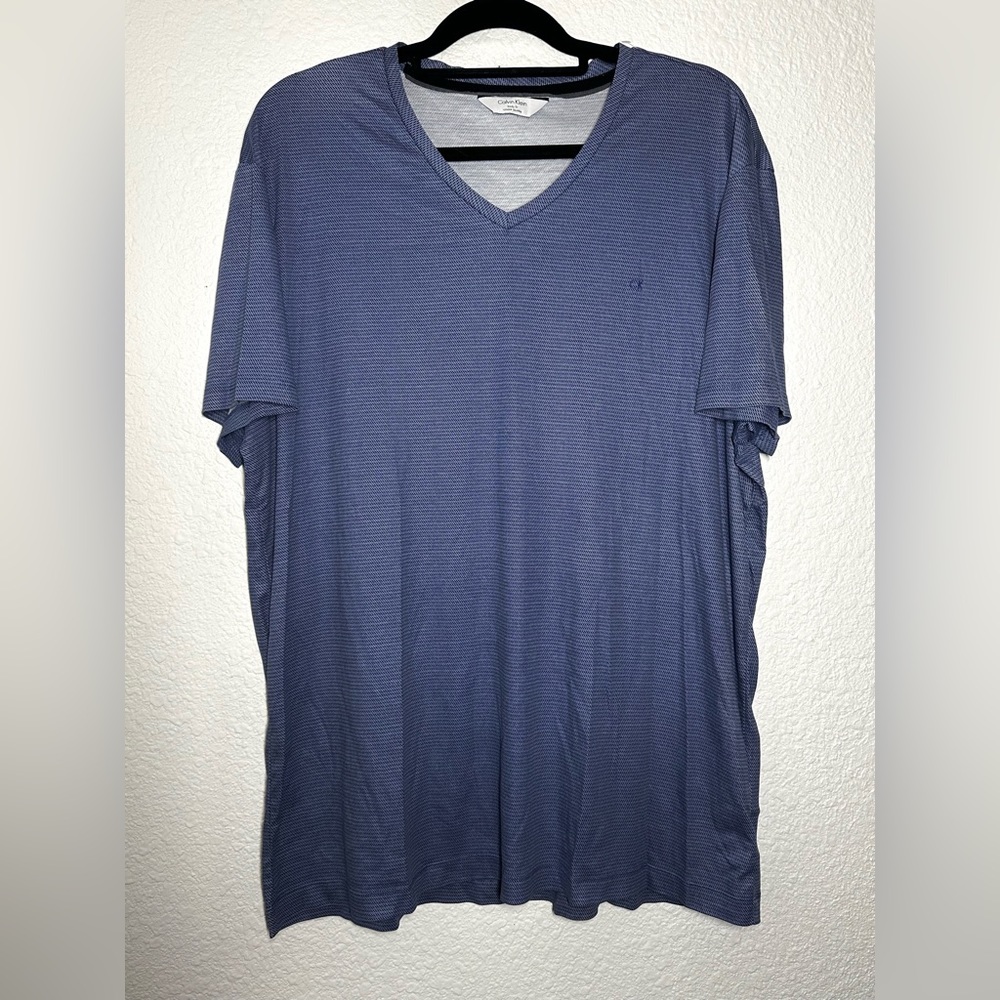 Calvin Klein Men's Long Sleeve Liquid Touch V-Neck Shirt